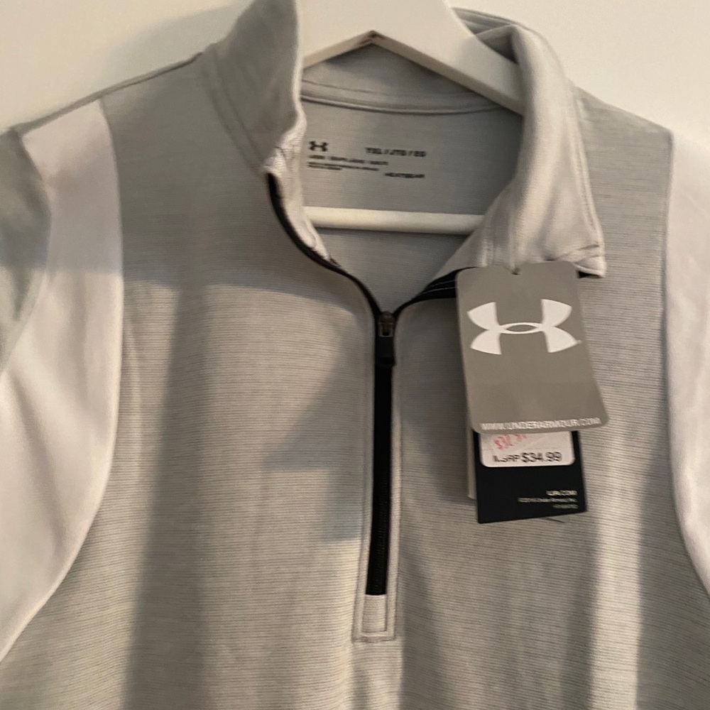 Boys Under Armour pull over